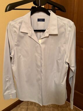 UNTUCKit Women’s Pale Blue Dress Shirt - Collared Long Sleeve